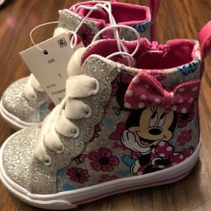 Minnie Mouse High Top 5 NWT
